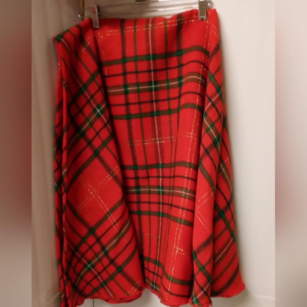 Handcrafted Oval Tablecloth Red Green Gold Trim Plaid Ruffled Edge 72"x76"